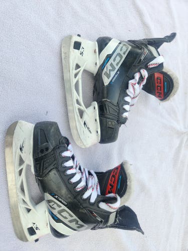 Black/White CCM JetSpeed FT680 Hockey Skates Regular Width Size 3 (Used)