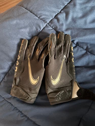 Small Adult Nike Vapor Jet 6.0 Gloves (Used) Black and Gold