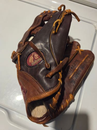 Nokona RH Outfield Buffalo leather AMG 1275 Baseball Glove 12.25" (Used)