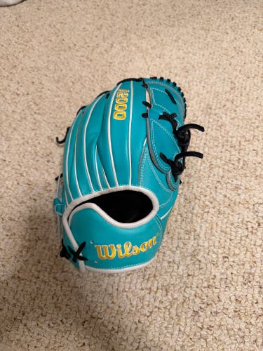 2025 Wilson A2000 RH Pitcher's Baseball Glove 12" (Used)