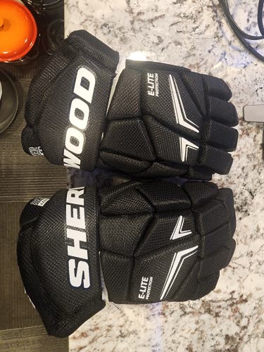 Sher-Wood Rekker Legend 1 Gloves 12" (Used)