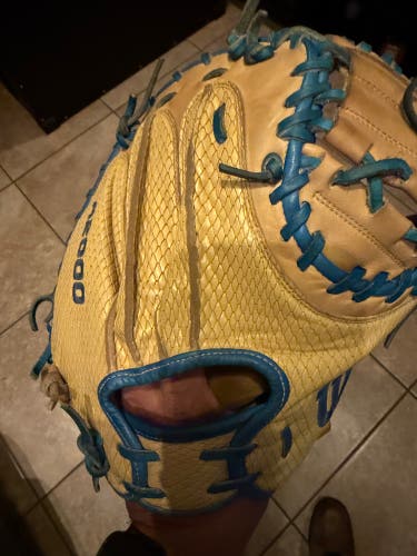 Wilson A2000 1791 RH Catcher's Baseball Glove 32.5" (Used)