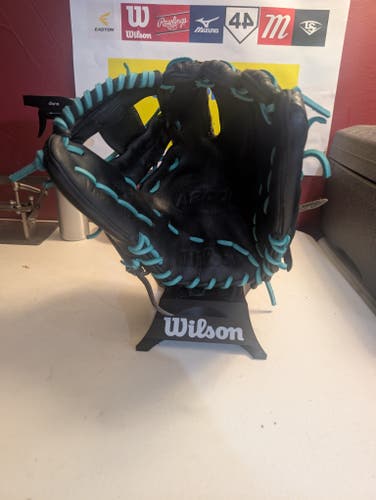 Infield RH Wilson A2000 Baseball Glove 11.5" (Used)
