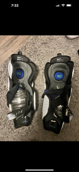 Intermediate Bauer Vapor Flylite 14" Shin Pads (used) in excellent condition.