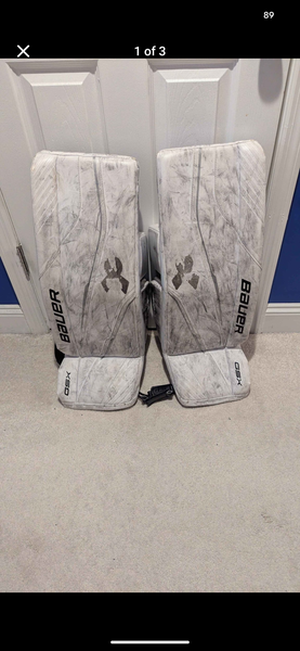 Large Bauer GSX Goalie Leg Pads (Used)