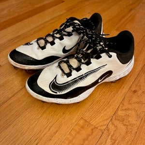 White Men's Size M 10.0 (W 11.0) Youth Nike Low Top Metal (Used)