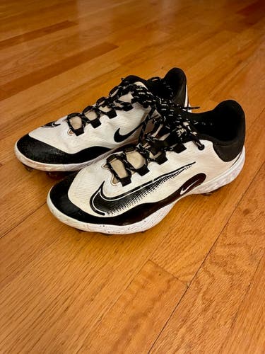 White Men's Size M 10.0 (W 11.0) Youth Nike Low Top Metal (Used)