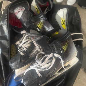 Black 2023 Bauer Vapor Hyperlite 2 Hockey Skates Regular Width 9.5 (Used)