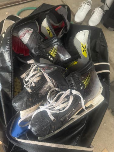 Black 2023 Bauer Vapor Hyperlite 2 Hockey Skates Regular Width 9.5 (Used)