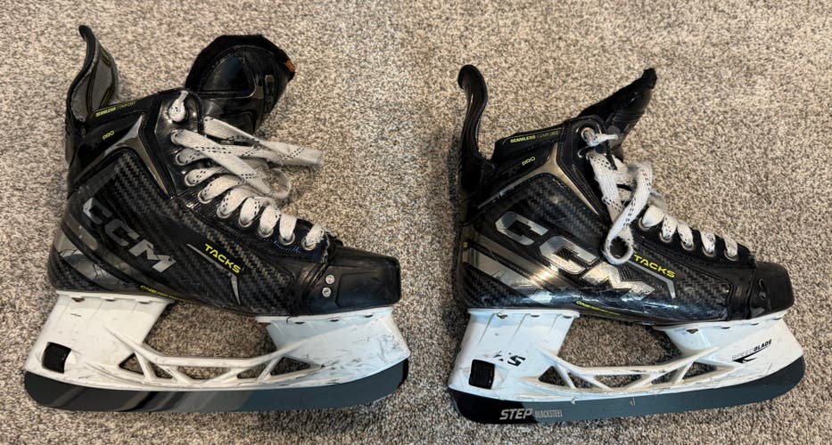 CCM Tacks XF Pro Hockey Skates Regular Width Pro Stock 8 (Used)