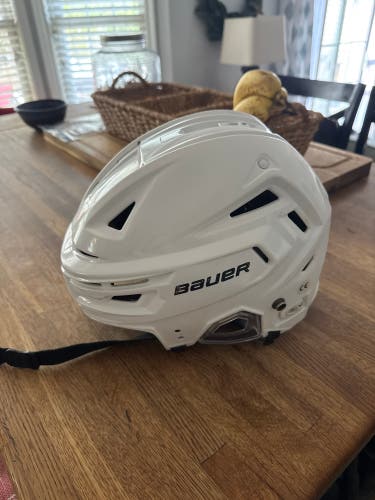 Large Bauer Re-Akt 150 Helmet (Used)
