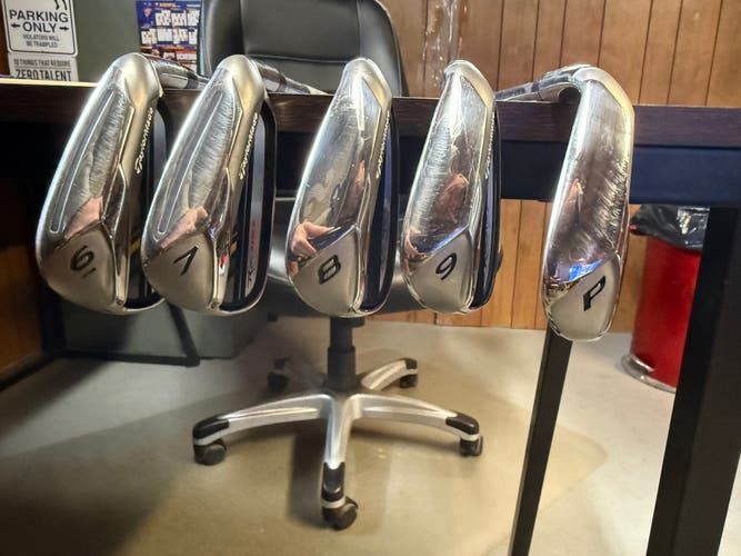 Men's 2012 TaylorMade Rocketbladez Right Handed Iron Set Regular Flex Steel Shaft (Used)