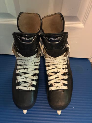 True SVH Pro Hockey Skates Regular Width Size 6.5 (Used)