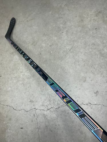 85 Flex P28 Senior True Catalyst 9x Right Hand Hockey Stick Pro Stock (New)