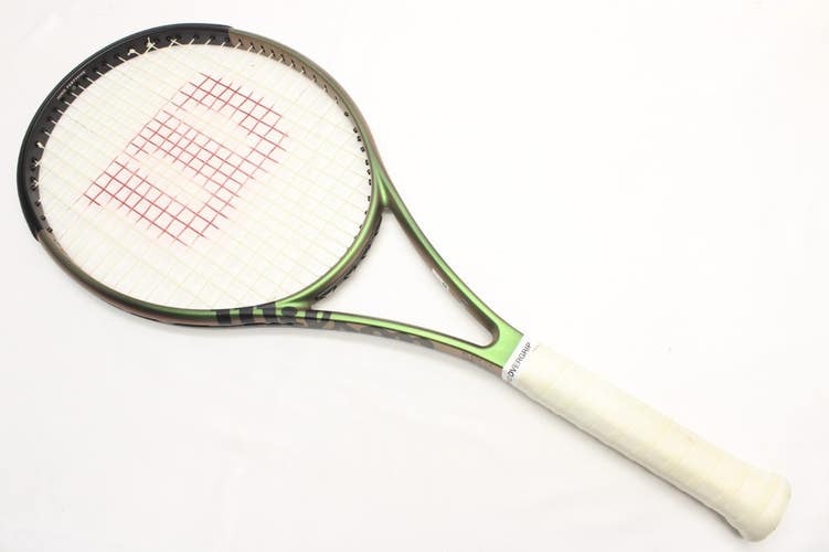 WILSON BLADE 104 VER 8 TENNIS RACQUET (4 1/4) WILSON DEALER DEMO