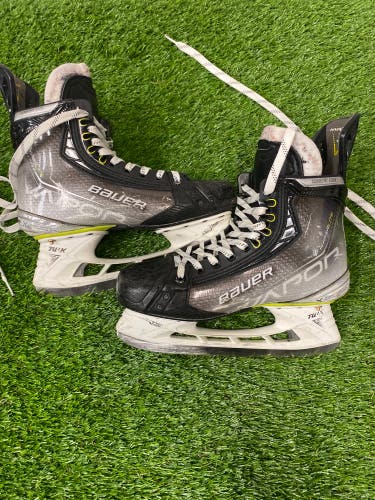 Bauer Vapor Hyperlite Hockey Skates Size 5 Fit 1  (Used)