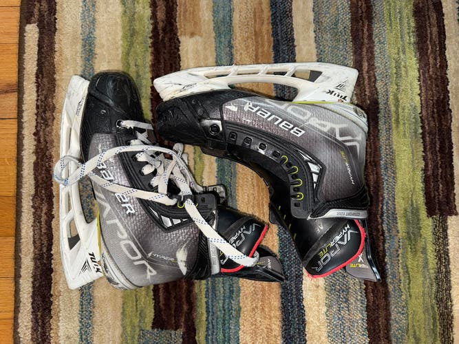 2021 Bauer Vapor Hyperlite Hockey Skates Regular Width Pro Stock 7 (Used)