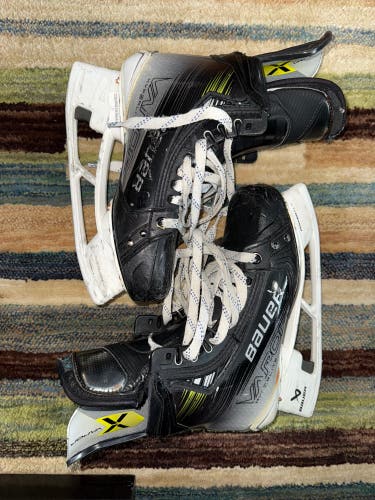 2023 Bauer Vapor Hyperlite 2 Hockey Skates Regular Width Pro Stock 7 (Used)
