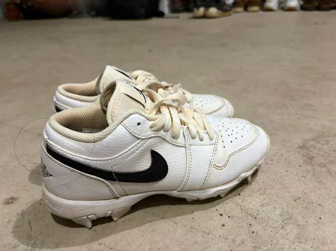 White Kid's 4.5Y (Big Kids / Youth) Youth Air Jordan High Top Molded Cleats (Used)