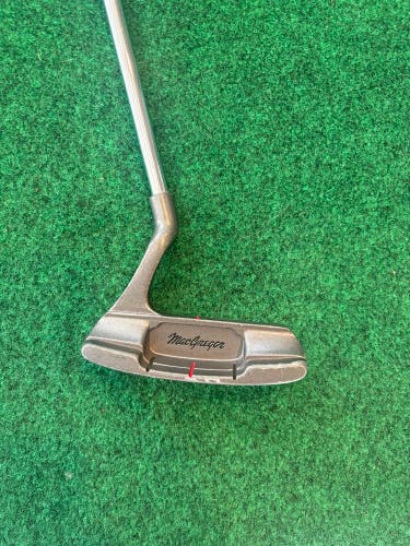Golf Putter: Men's Blade Right Handed Putter (Used)