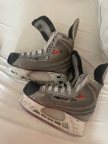 2007 Bauer Vapor XVI Hockey Skates Regular Width Size 3 (Used)