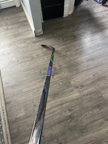 Senior Black Custom Bauer Vapor Flylite Right Handed Hockey Stick P28 95 Flex Pro Stock (Like New)