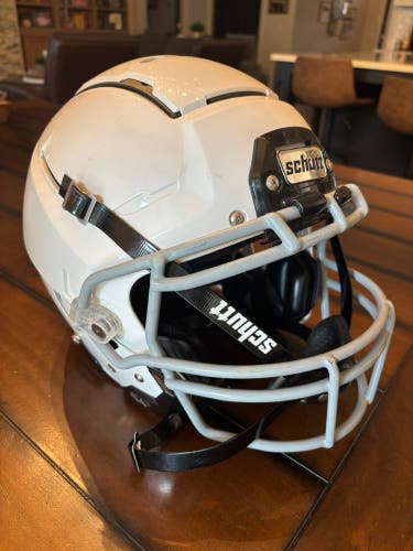 Youth Large Schutt F7 VTD Helmet (Used Like New)