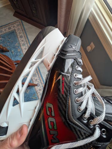 Red 2025 CCM JetSpeed FT8 Pro Hockey Skates Regular Width 9 (Used)