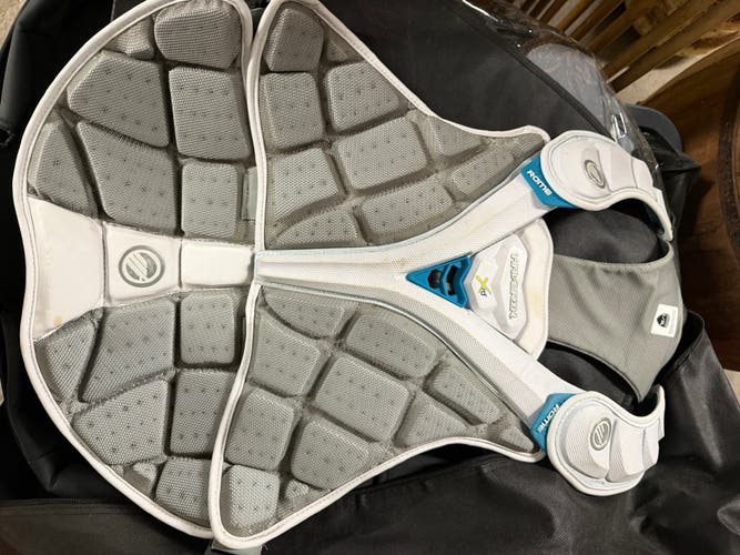 Large/Extra Large Adult Maverik Rome Shoulder Pads (New) Goalie