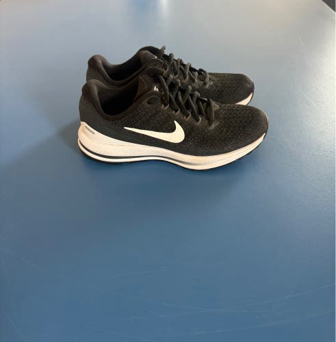 Black Unisex Size M 6.5 (W 7.5) Adult Nike Zoom Vomero Shoes (Used)