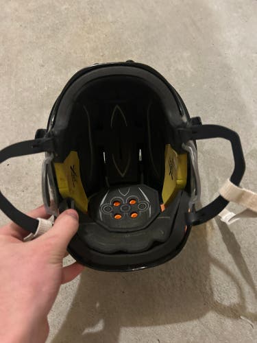 Small Bauer Re-Akt 75 Helmet (Used)