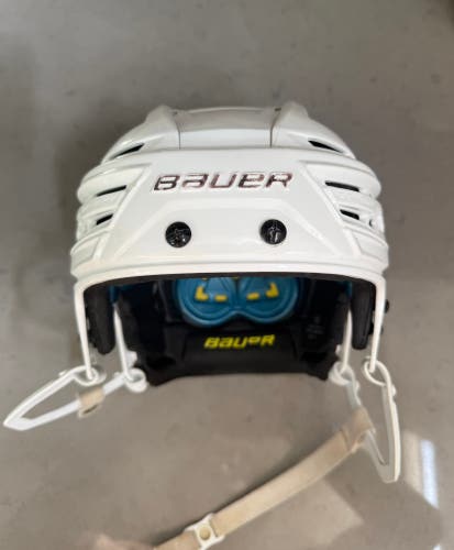 Medium Bauer Re-Akt 150 Helmet (Used)