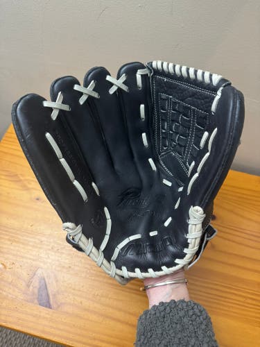 Mizuno GPM 1303 Premier
Professional Model Left Hand Throw
Softball Glove 13"