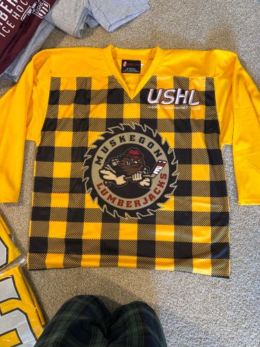 Muskegon Lumberjacks USHL Yellow Large Adult Unisex Jersey (New)