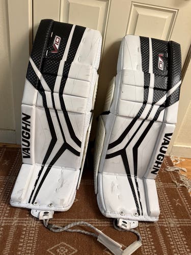 33" Vaughn Velocity V10 Pro Goalie Leg Pads (Used)