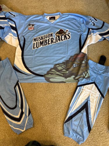 Muskegon Lumberjacks USHL blue XXL  Adult Unisex Goalie Jersey (New)