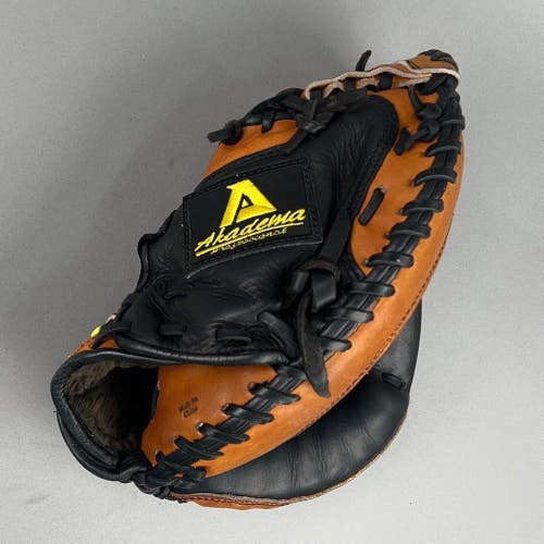 Akadema ADW45 32" Right Hand Thrower Catchers Mitt