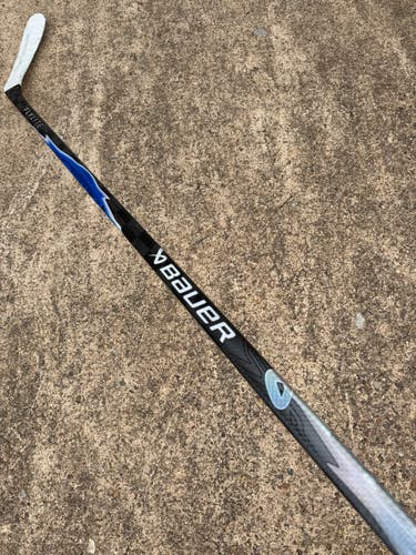 BAUER Vapor Flylite Pro Stock Hockey Stick Grip P92 77 Flex Right 5069