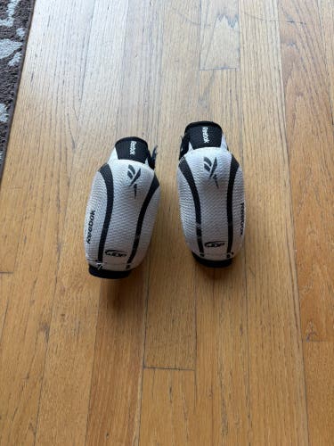 Youth Medium Reebok 2k Elbow Pads (Used)