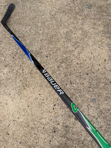 BAUER VAPOR Flylite Pro Stock Hockey Stick Grip P28 70 Flex Right 5092