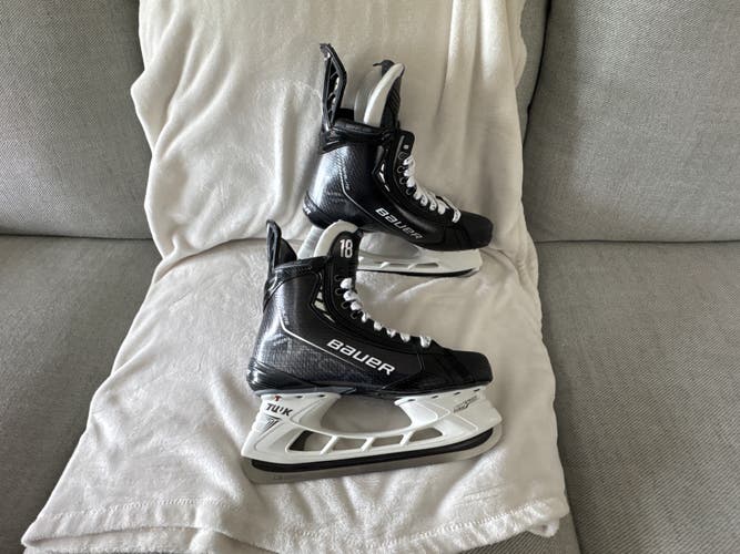 Black/Gray 2022 Bauer Hockey Skates Regular Width Pro Stock 8.5 (Used)