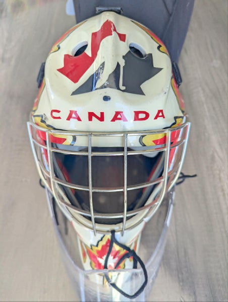 Team Canada - Senior Medium 2010 Bauer NME 7 Goalie Mask Pro Stock (Used)