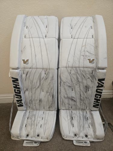 34" Vaughn Velocity V6 2200 Pro Goalie Leg Pads (Used)