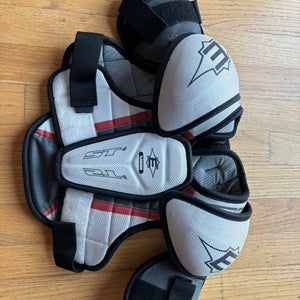 Large Youth Easton ST4 Shoulder Pads (Used)