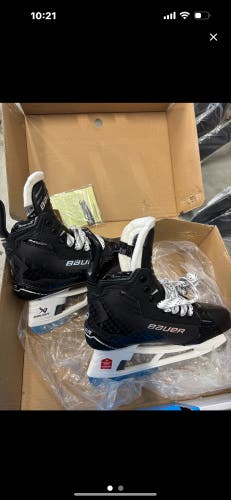 NEW Bauer Supreme Shadow Hockey Skates size 8 FIT 3 (with NEW Fly-TI steel included)