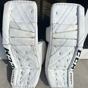 33 CCM Extreme Flex E5.9 Goalie Leg Pads (Used)w