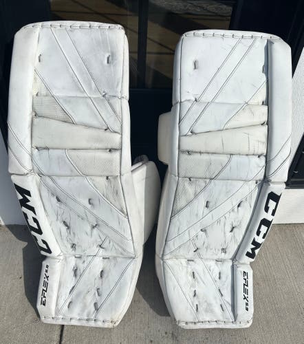 33 CCM Extreme Flex E5.9 Goalie Leg Pads (Used)w