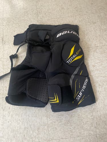 Medium Bauer Supreme TotalOne Girdle (Used)