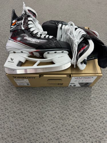 Bauer Vapor Fly40 Hockey Skates Size 4.5 (New)