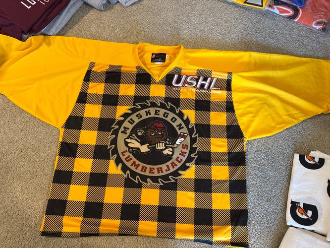 Muskegon Lumberjacks USHL Yellow extra large Adult Unisex Goalie Jersey (New)